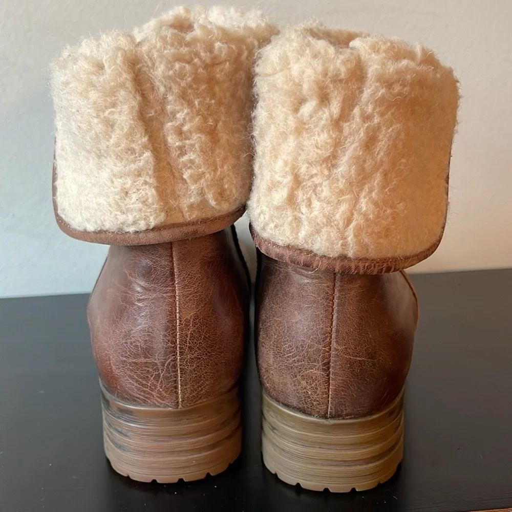 Tara M brown leather distressed boots size 9